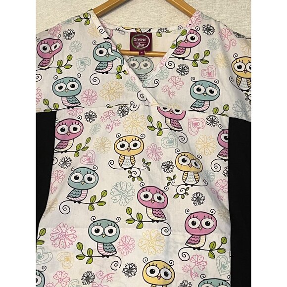 Divine Scrubs JDM Uniforms Owl Print Scrub Top For Women M Cotton Blend Pockets - Picture 2 of 16